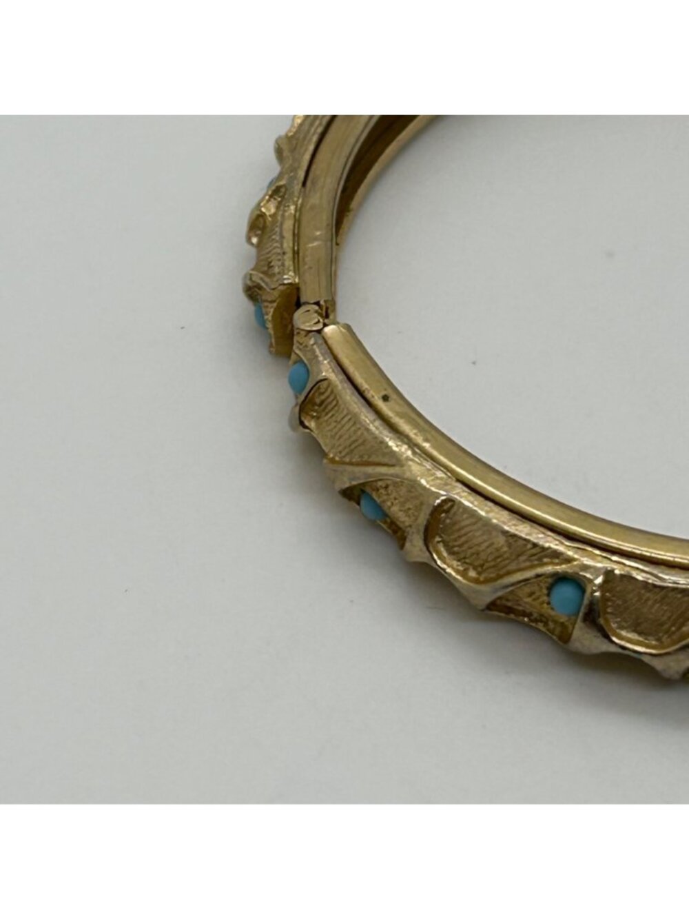 Vintage Gold-Toned Bracelet Hinged Textured Turquoise-Color Stones Safety Chain - Picture 6 of 16